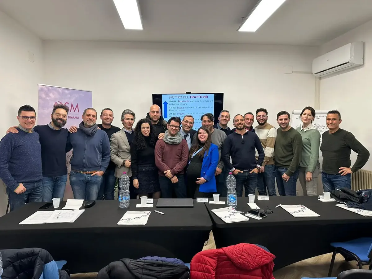 Imprenditori e manager in aula durante un corso di formazione OSM