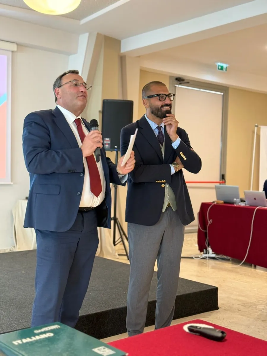 Baldo durante una premiazione a un evento OSM